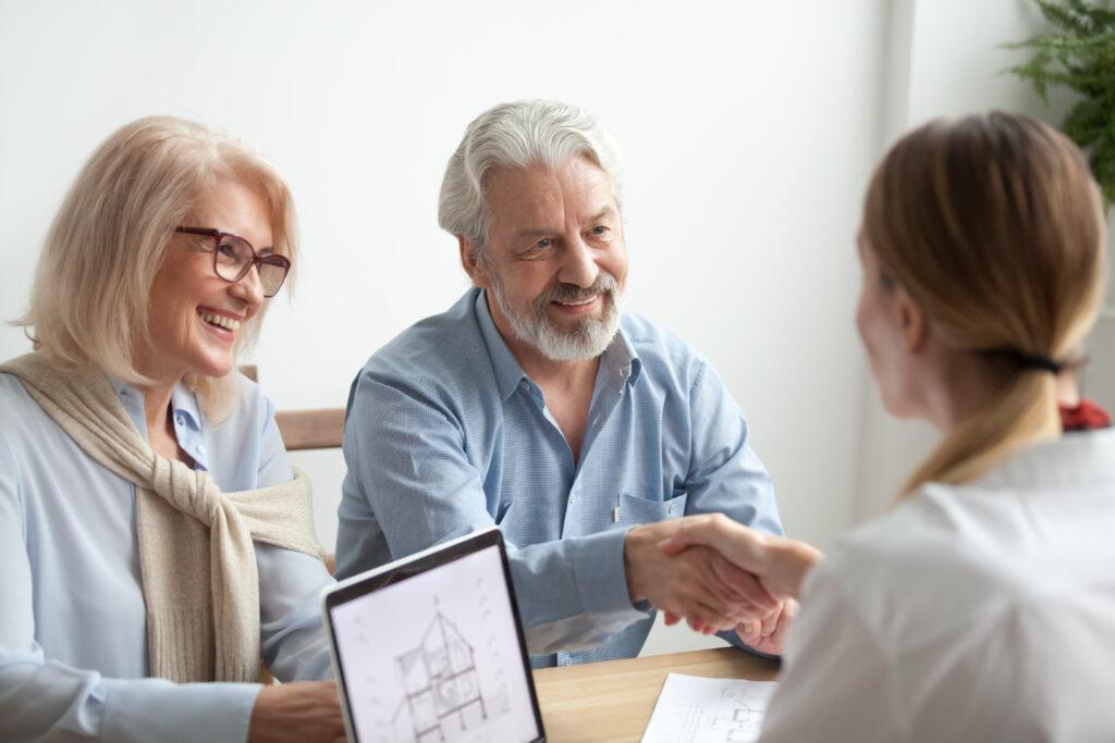 Acheter un bien immobilier après 60 ans